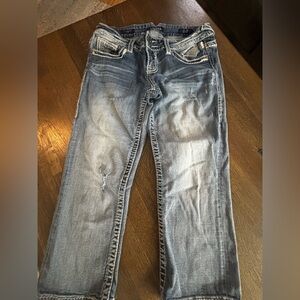Vigoss Embroidered Capri Jeans Distressed Medium Wash‎